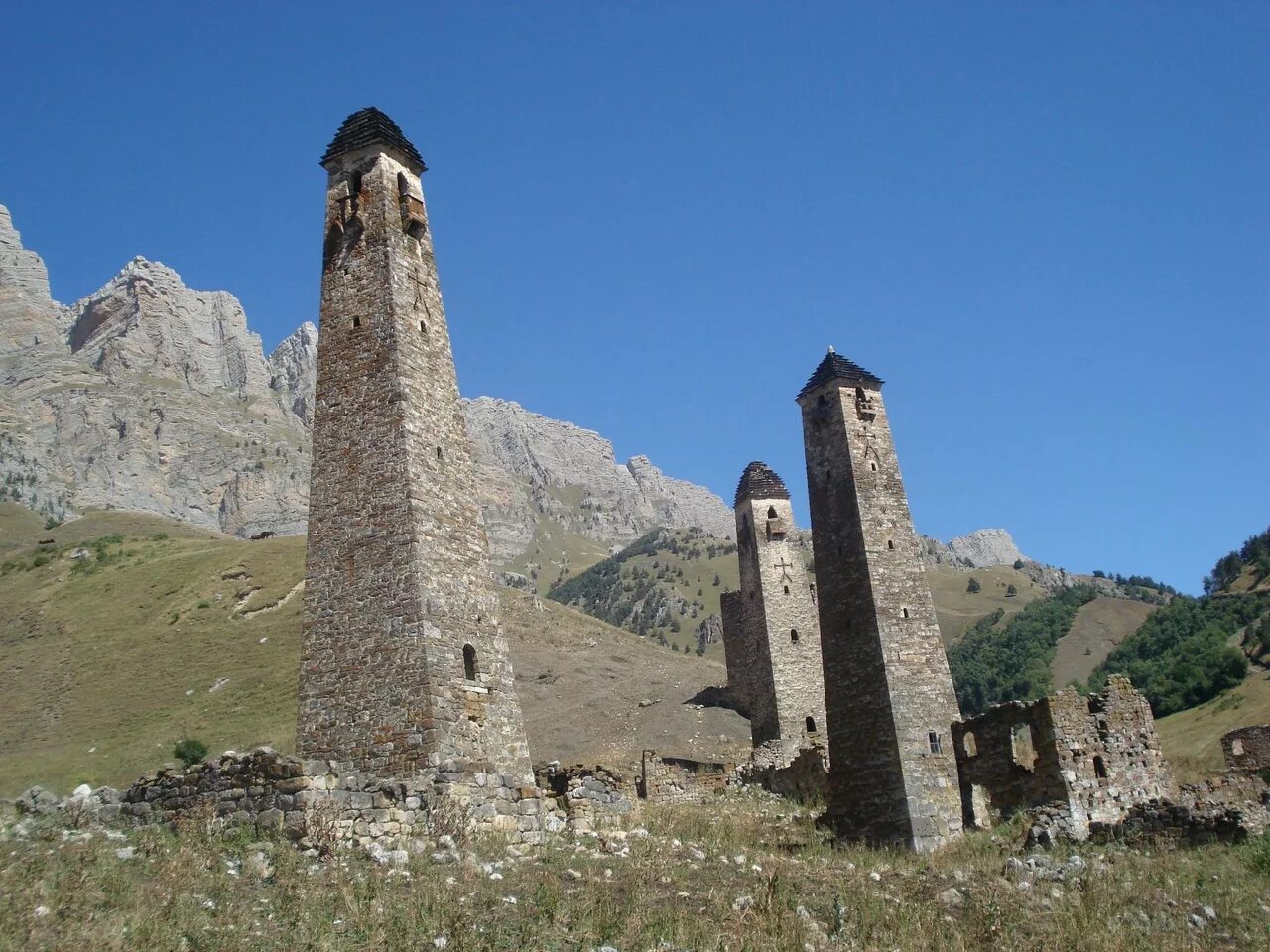 Родовые башни. Башни вовнушки ингушетия. северная осетия башни вовнушки. родовые башни ингушетии вовнушки. крепость вовнушки в ингушетии.