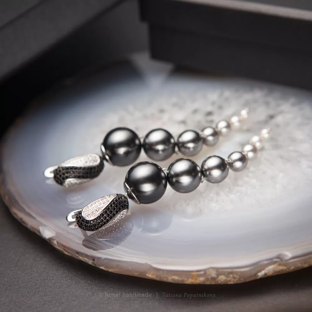 Украшения из жемчуга. Перламутровые бусины. Бижутерия украшения жемчуг. Дорогие украшения из жемчуга. Браслет с барочным жемчугом.