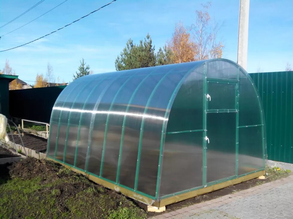 Ладожские грядки. Теплицы санкт петербург тепличный выбор. Теплицы санкт петербург тепличный выбор. Стационарная теплица. Две теплицы на участке.