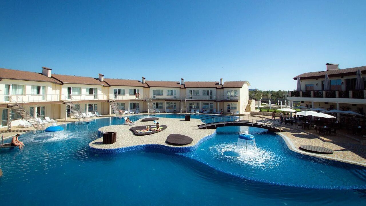 Азовское море отели. Красивое место керчь золотое. Керчь все включено с бассейном. Песочное пансионат азовский. Демерджи отель алушта бассейн.