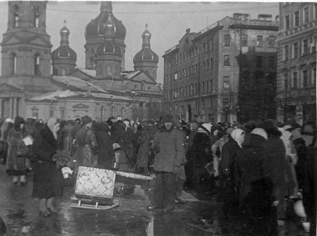 Один из соборов санкт петербурга уцелевший блокаду