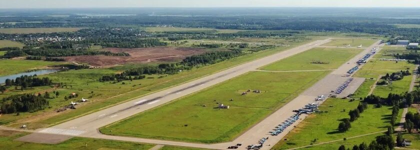 Московская область 1 июля. Аэродромы Подмосковья. Дома вблизи аэропорта. Аэродром вблизи Касимова. Приаэродромная зона Кубинка.