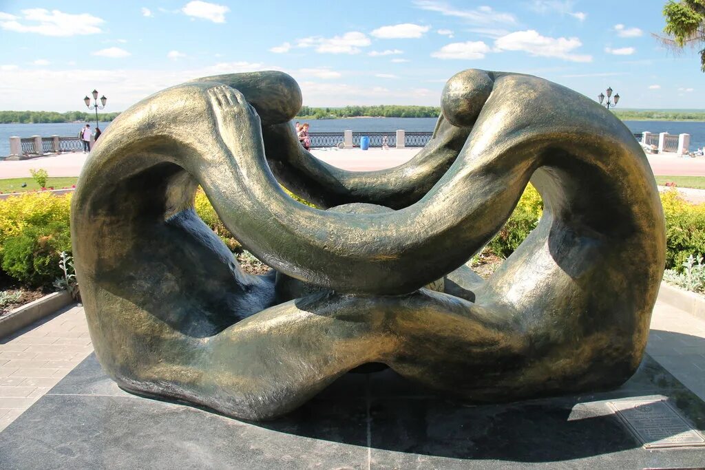 скульптуры в самаре. самара набережная статуя. самара памятник на набережной. красноармеец сухов памятник самара. парк самара памятник.