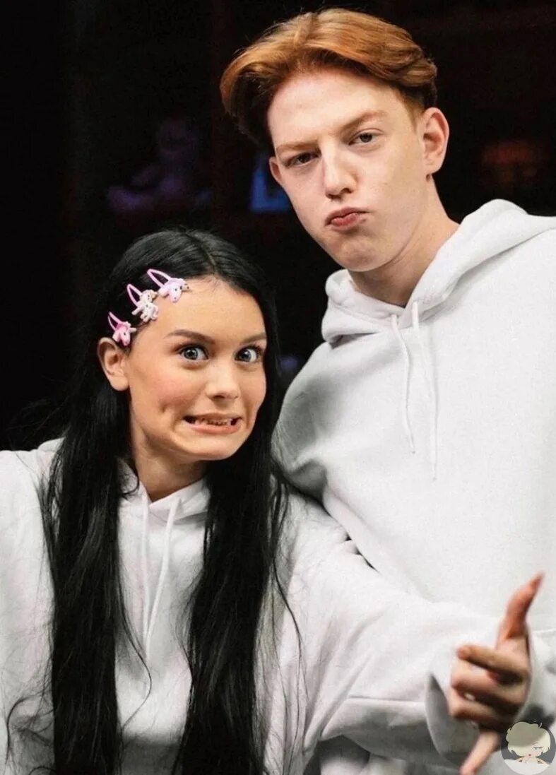 У даши корейки появился парень. Парень дарьи клюкиной. Парень даши корейки. Меллстрой и даша корейка. Бывший парень даши.