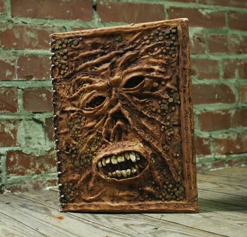 Некрономикон джона ди. Некрономикон книга лавкрафта. Некрономикон ктулху. Некрономикон лилит. Лавкрафт некрономикон.