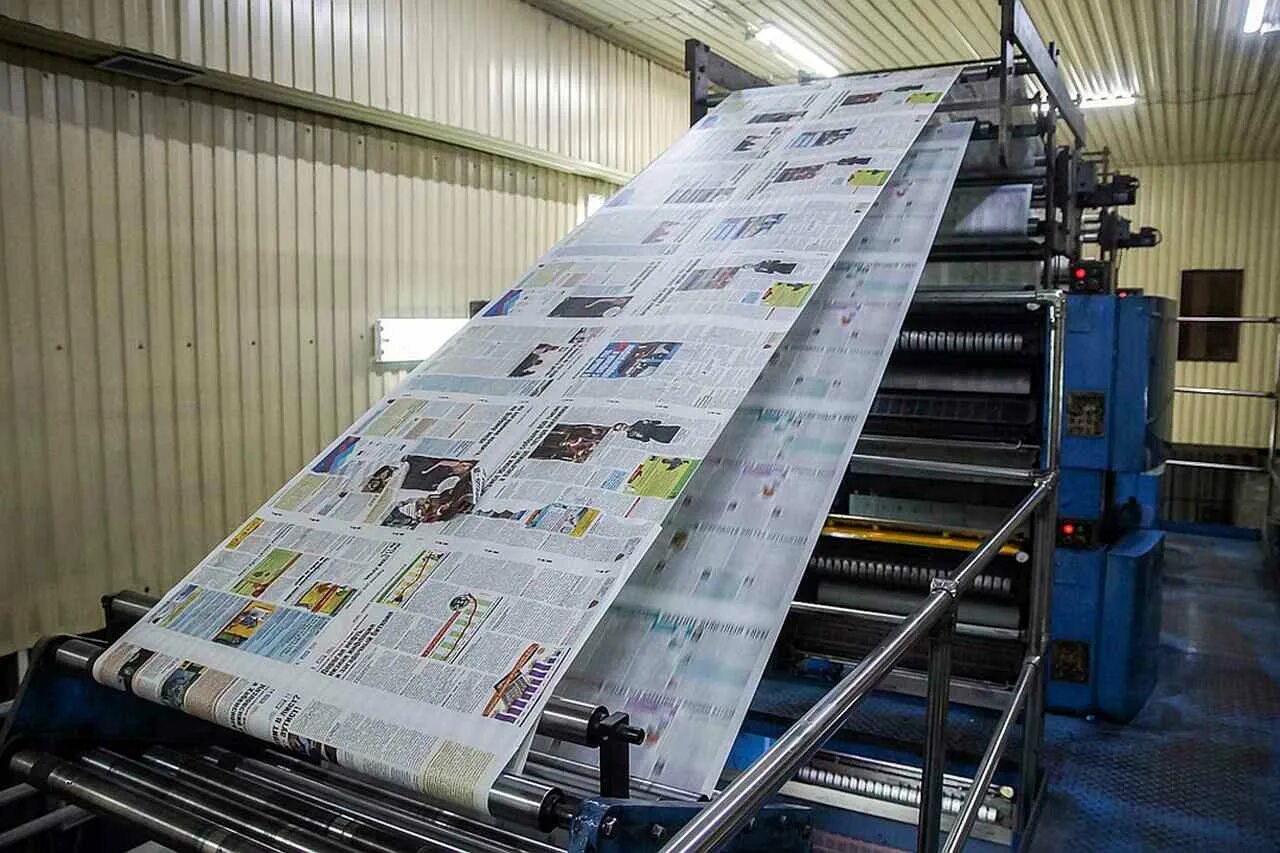 современный печатный станок. современная типография. типография. современное книгопечатание. печатные станки для типографии.