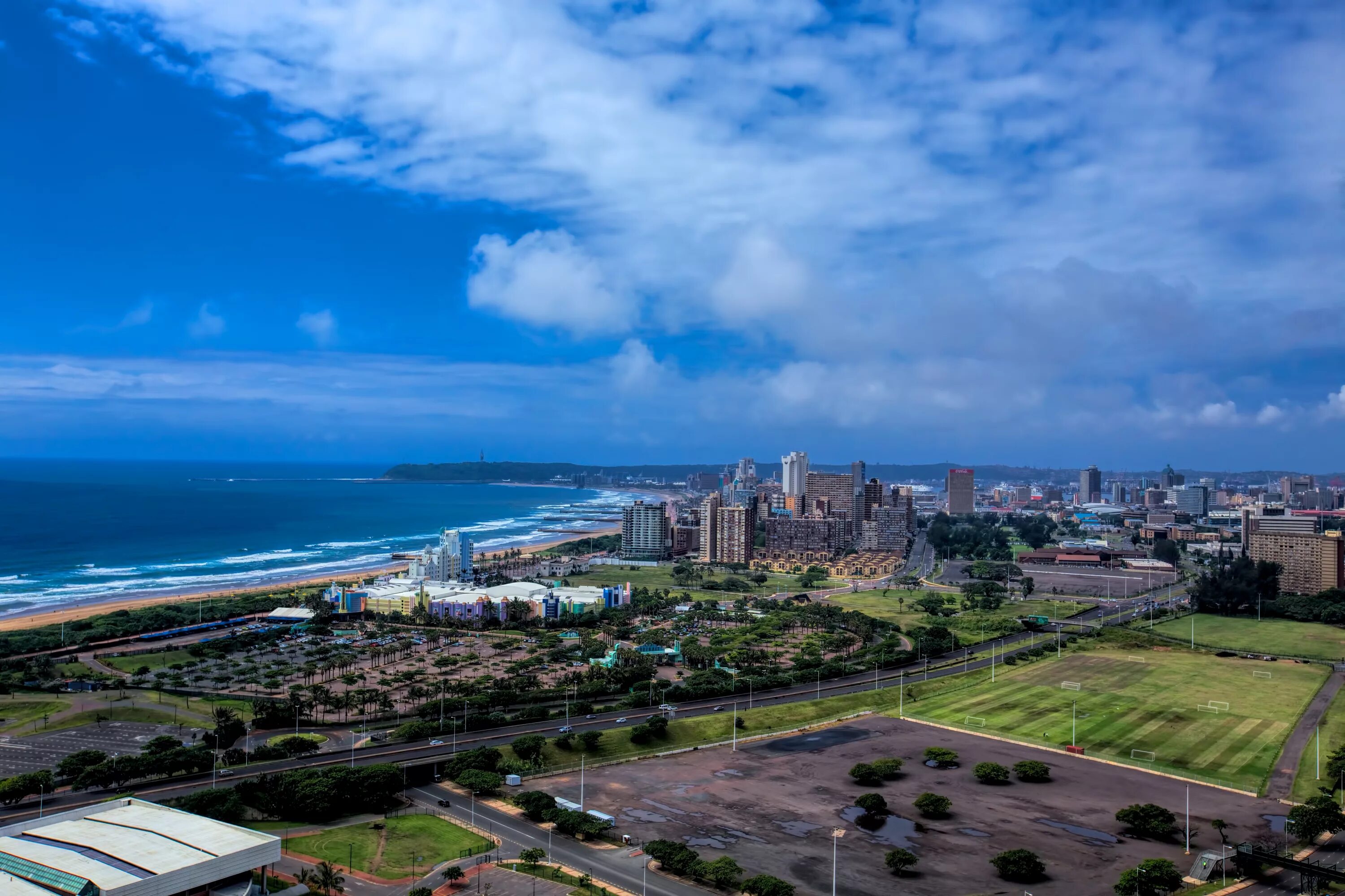 Общая характеристика хозяйства юар. Юар столица йоханнесбург. Экономика южной африки кратко. Самое экономически развитое государство африки. Южно африканская валюта.