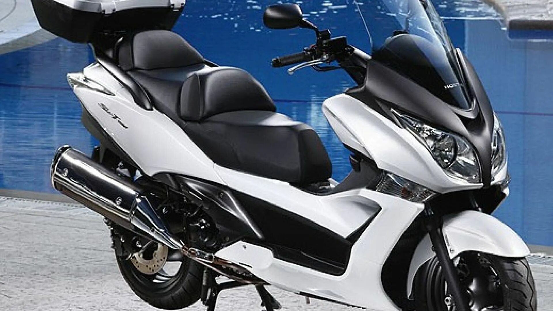 Скутер 400 кубов. Honda SW t400. Максискутеры Honda. Китайские максискутеры 400 кубов. Скутер Хонда 400.