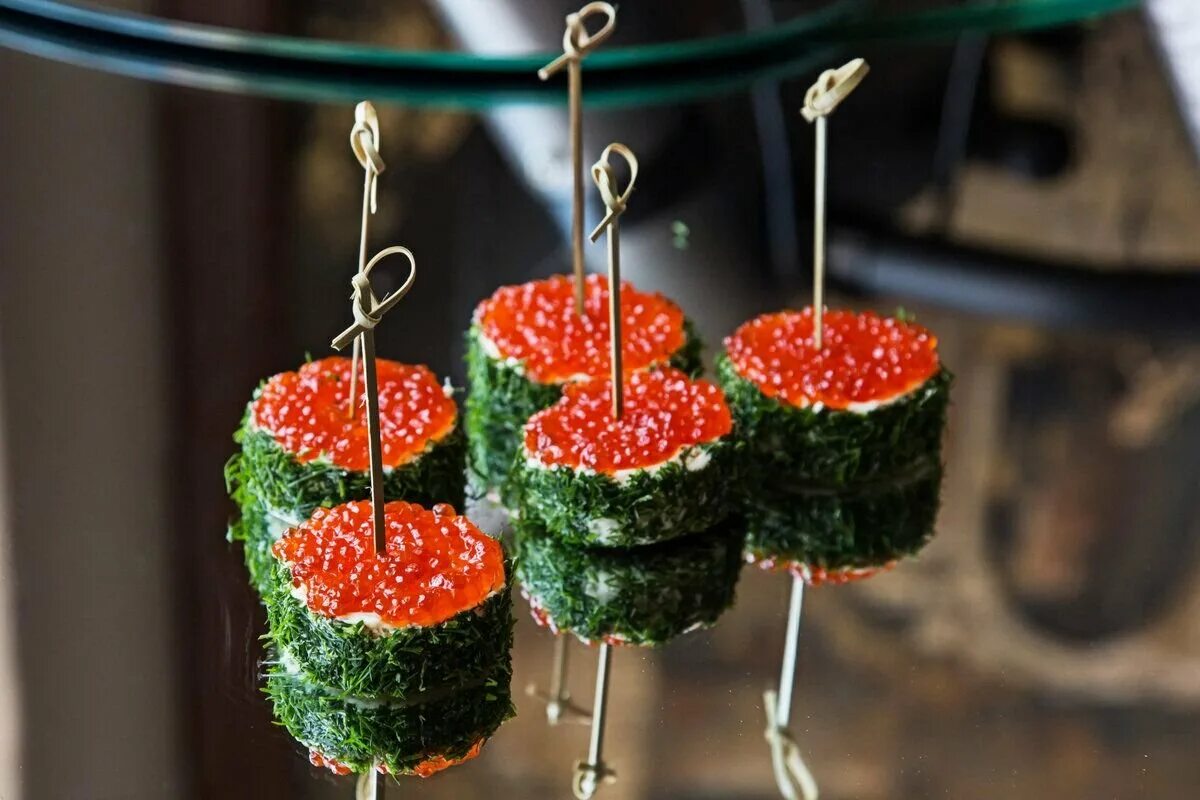 икра красная кета. канапе с красной икрой. оригинальная красная икра. красная икра нерки. трепанг красная икра.