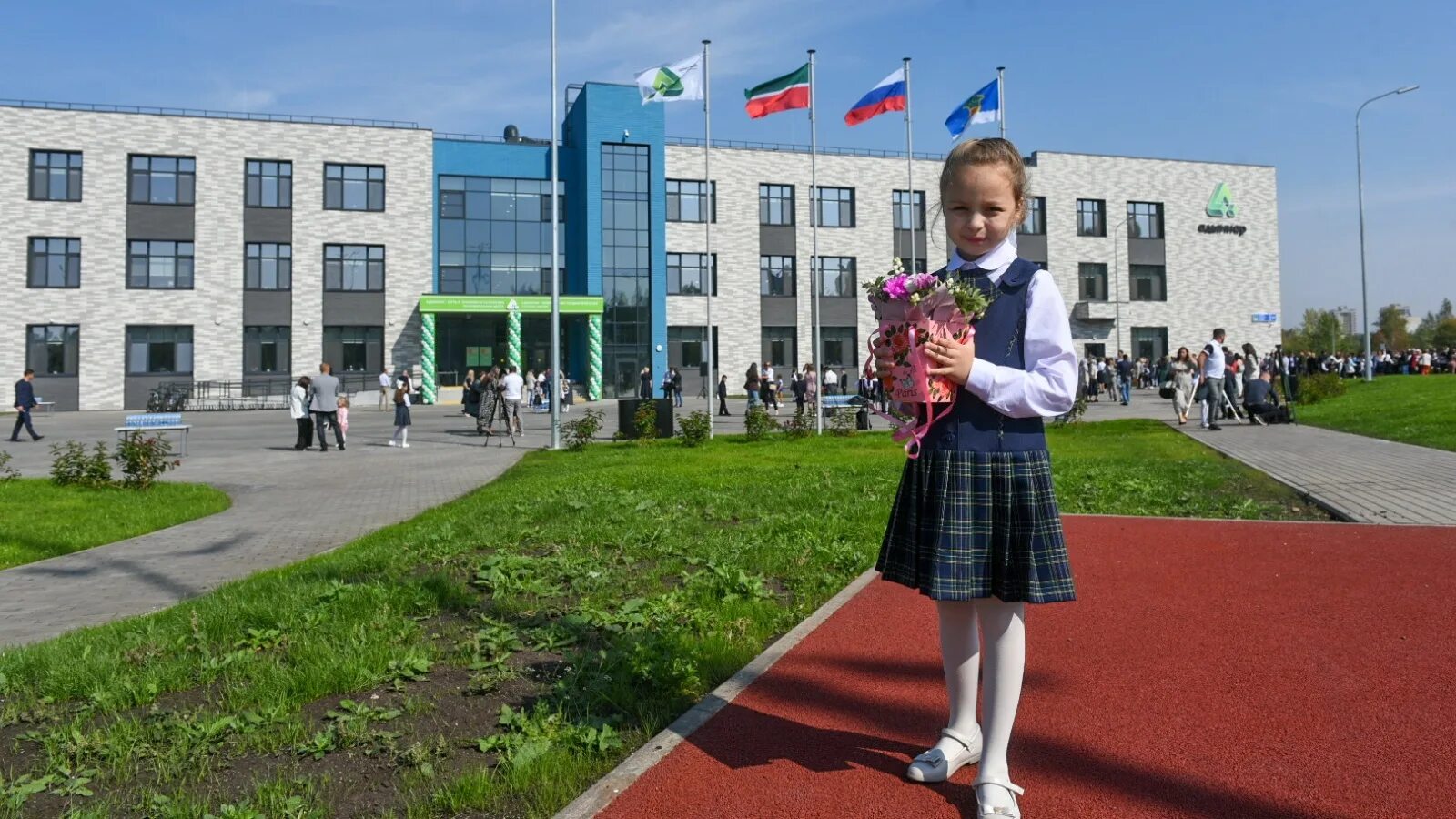 Завтра нижнекамск. Полилингвальная гимназия Адымнар Чаллы в Набережных Челнах. Гимназия Адымнар-Чаллы, Набережные Челны. Школа Адымнар Нижнекамск. Гимназия Адымнар Набережные Челны.