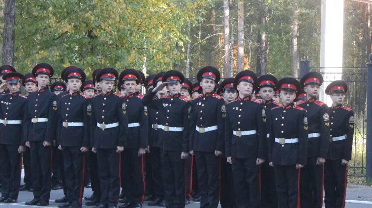 100 кадетов
