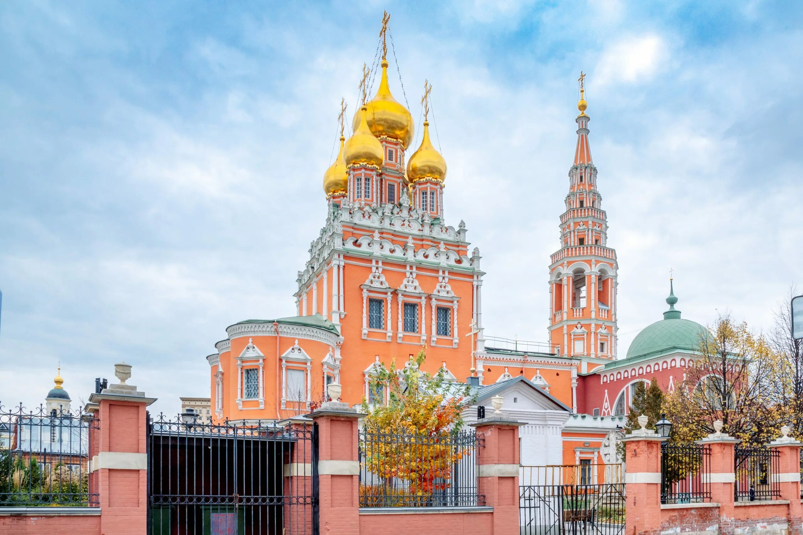 Воскресенская церковь. Храм воскресения христова в кадашах москва. храм вознесения христова в кадашах. храм воскресения христова в кадашах (1695). церковь воскресения в кадашах москва архитектор.