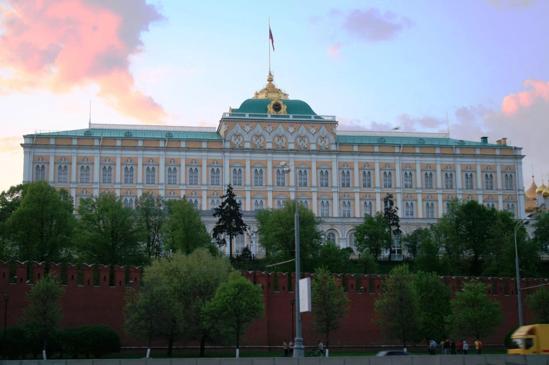 Кремлевский дворец тон. Кремлевский дворец тон