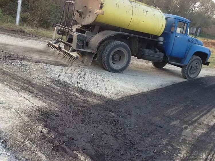 Битумом щебень