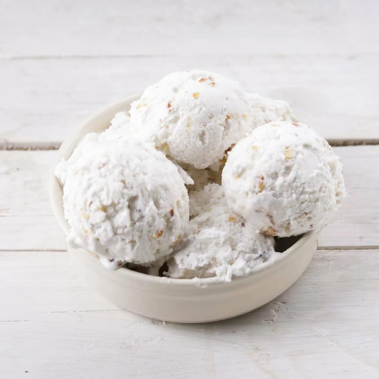 Коконат айс-крем (coconut ice-cream)тайланд. Мороженое с кокосом. Сорбет кокос. Мороженое с кокосом. Кокосовые шарики.