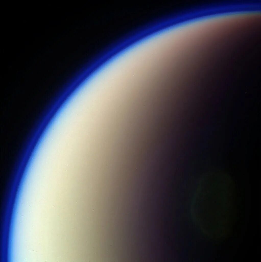 Титан Спутник Сатурна. Титан Спутник атмосфера. Титан Спутник спутники Сатурна. Титан Спутник Сатурна фото. Спутник плотной атмосферой