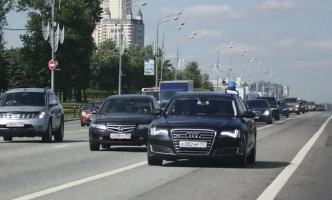 Машина без номера на дороге
