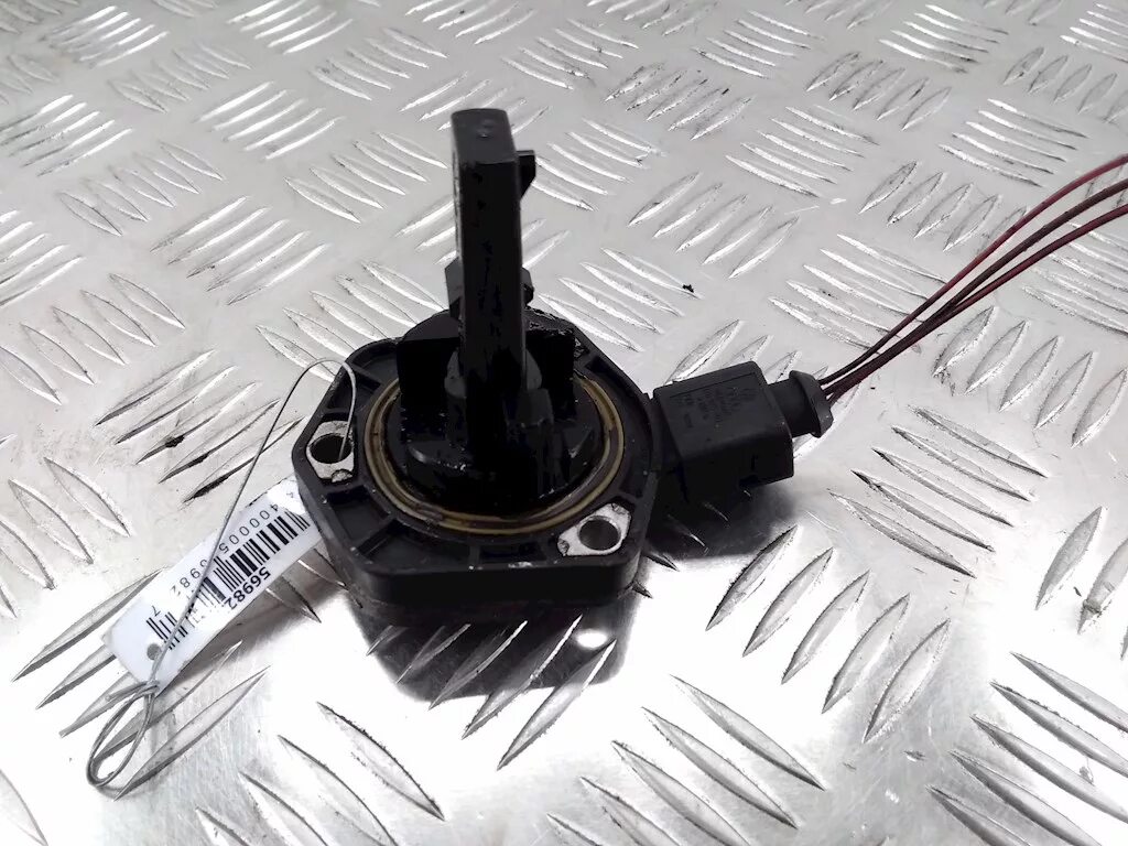 Датчик уровня масла ауди а4. Датчик уровня масла ауди а4. 6pr00807905 датчик уровня масла. Датчик уровня масла audi alt 2. Датчик уровня масла ауди а4.