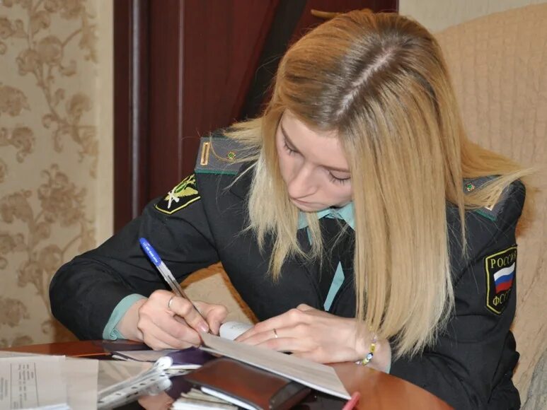 Судебные приставы пермский край. Зеленодольское отделение судебных приставов. Ленинский районный отдел судебных приставов уфы. Зеленодольское отделение судебных приставов. Рабочее место судебного пристава.