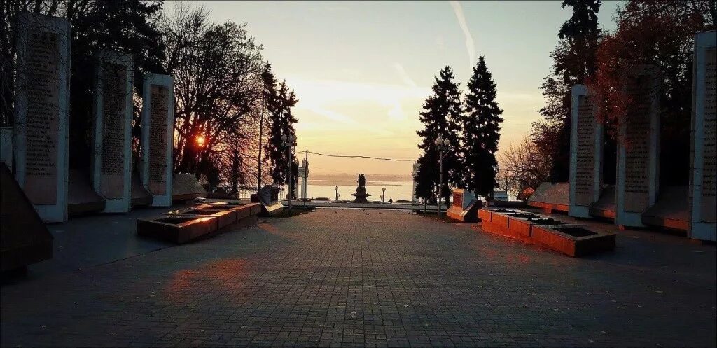 парк аллея героев волгоград. стелла на аллее героев волгоград. аллея героев- волгоградский арбат. аллея героев сталинград. волгоград аллея героев советского союза.