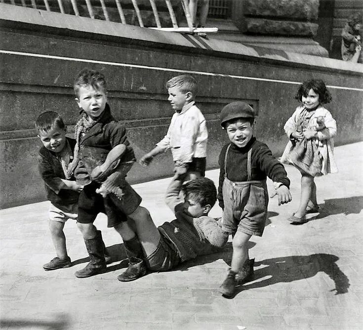 Дети 80-х годов. Хулиган гопник. Дети 90х. Дворовые хулиганы. Футбол во дворе.