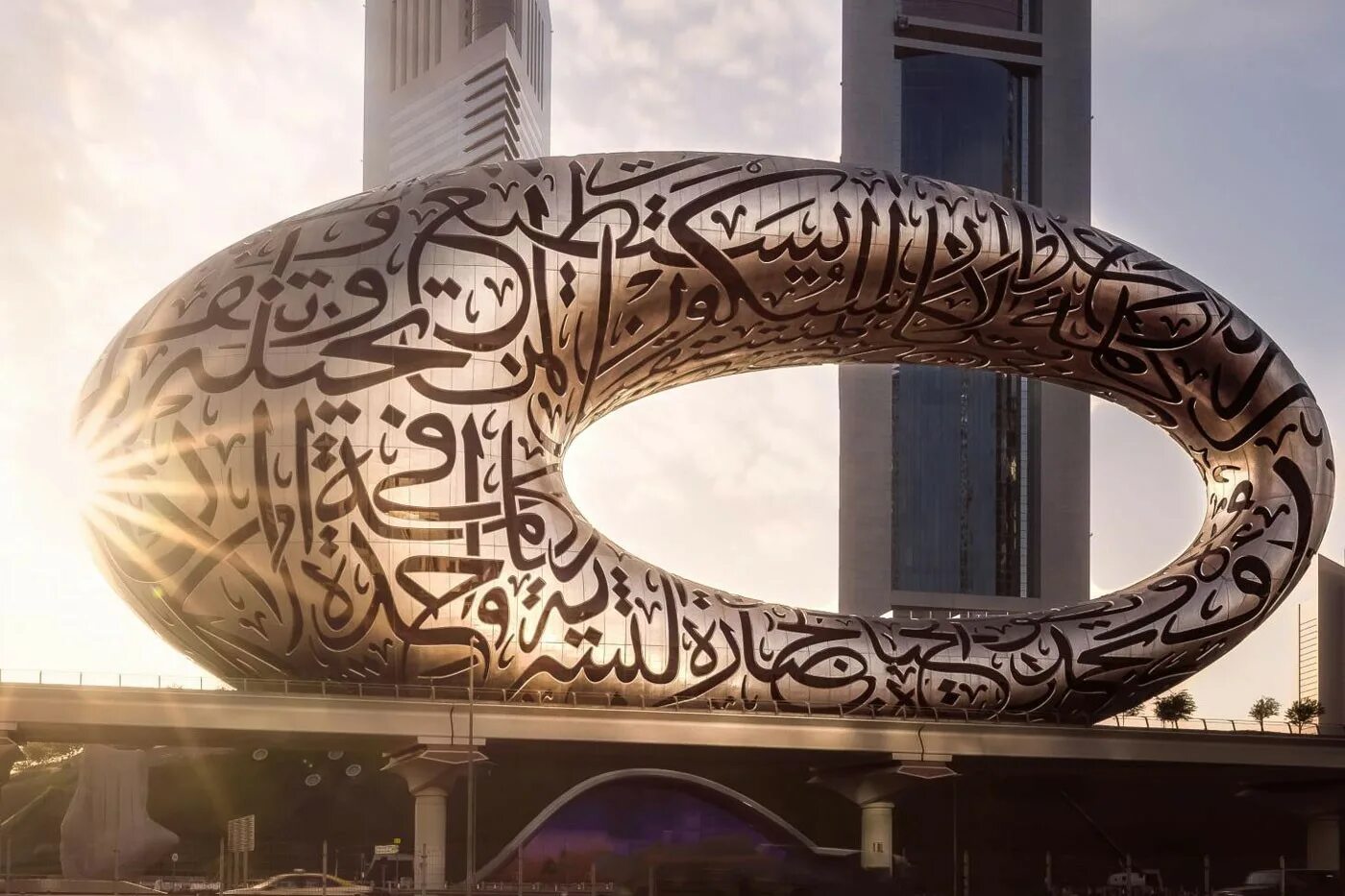 Музей будущего в дубае. Музей будущего Дубай 2022. Музей в Дубае Бублик. Новый музей в Дубае.