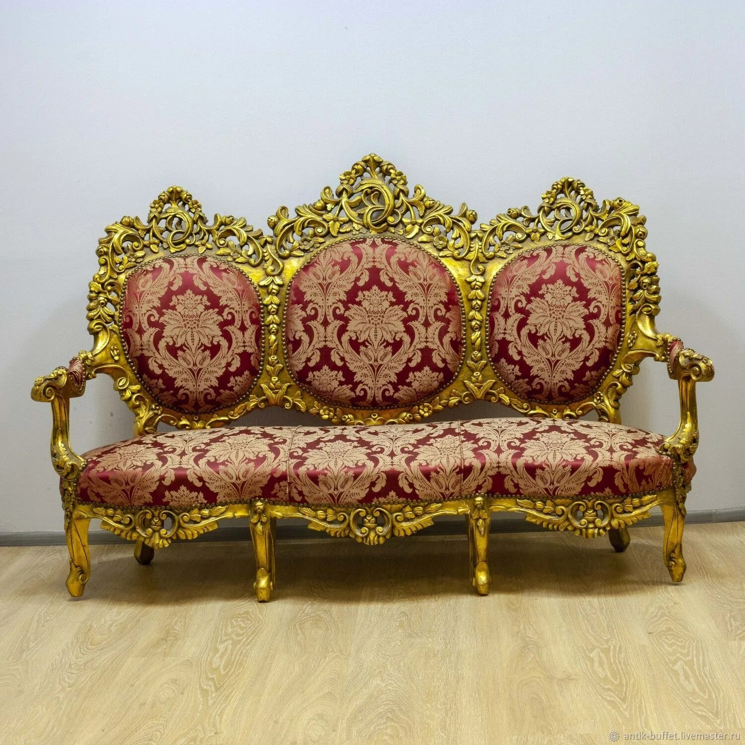 Старина диван. Мягкая мебель рококо Барокко. Мебель рококо Барокко. Мебель в стиле Барокко и рококо. Диван и кресла в стиле рококо.
