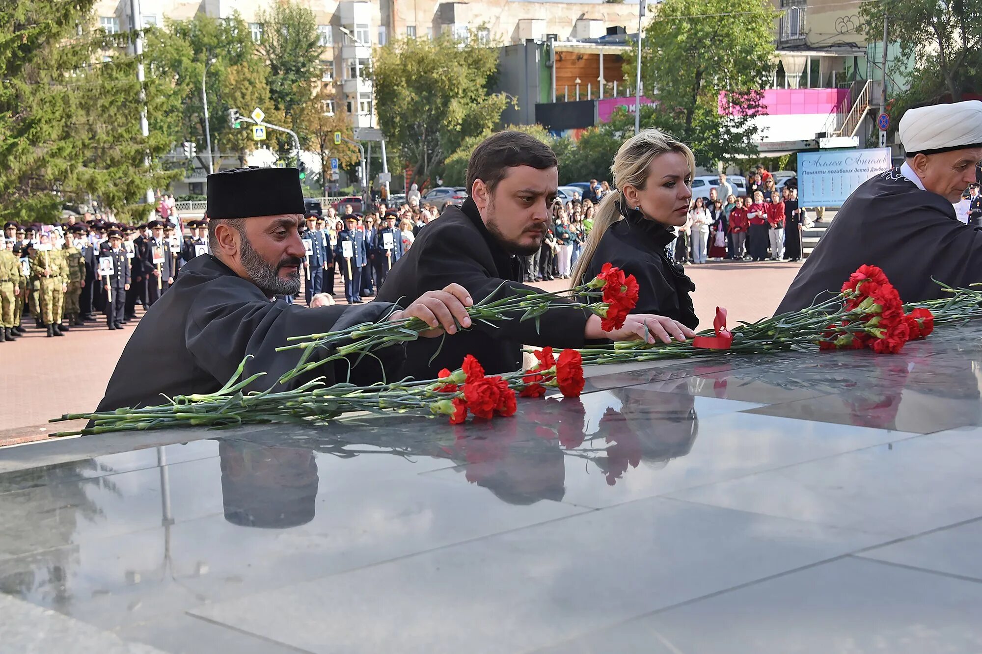 Теракт на Дубровке мемориал. Мемориал памяти погибших в борьбе с терроризмом. Памяти погибших в теракте картинки