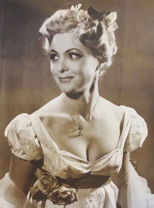 Элен в романе. Елена курагина. элен безухова. элен курагина война и мир. элен курагина скобцева.