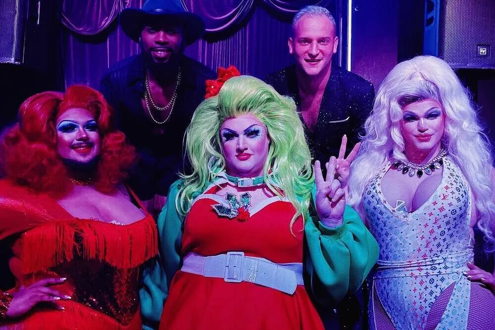 Драг квин шоу. Драг шоу. дрэг шоу. детское драг шоу. drag show.