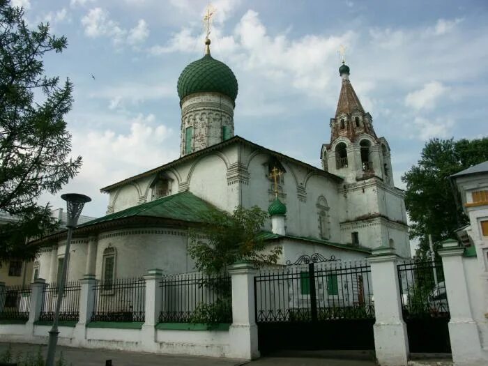 Храм малахово солунского. Храм дмитрия солунского дмитриев курская область. ярославль храм солунского. церковь дмитрия солунского ярославль. спиридоньевская церковь ярославль.