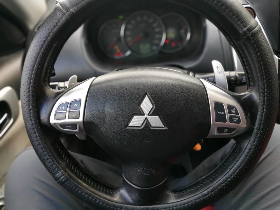 Mitsubishi outlander кнопки громкой связи на руле. Паджеро спорт кнопки на руле. Pajero sport 2 дополнительные кнопки. Паджеро спорт кнопки на руле. Руль mitsubishi pajero sport 3.