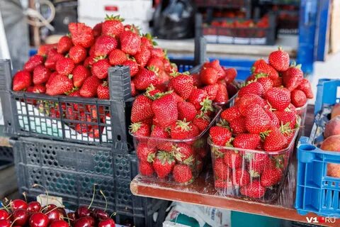 Летом килограмм клубники стоит 80 рублей маша