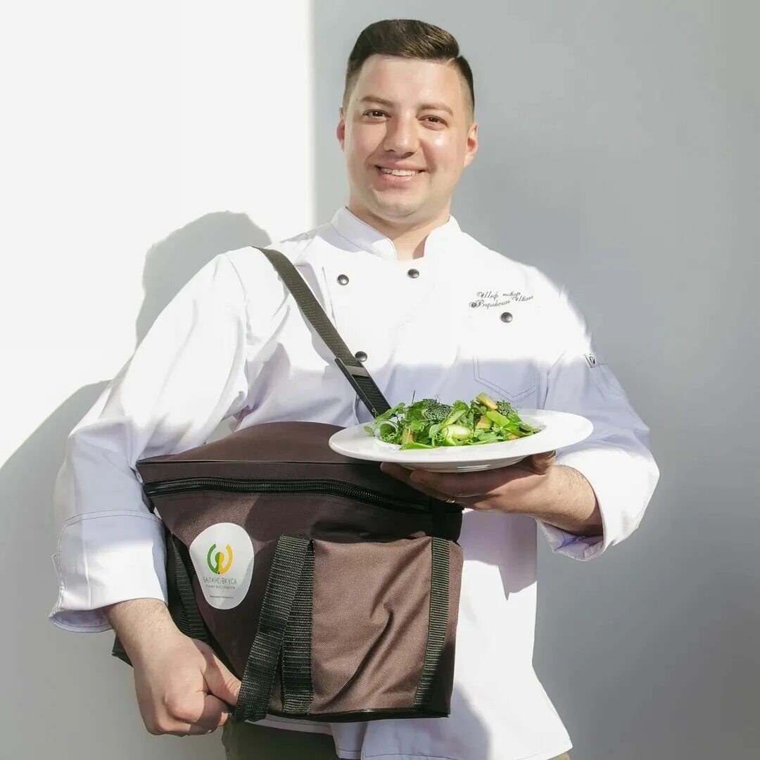 еда на вынос. доставка еды фото. деливери клаб еда. доставка еды кафе. готовые продукты питания.