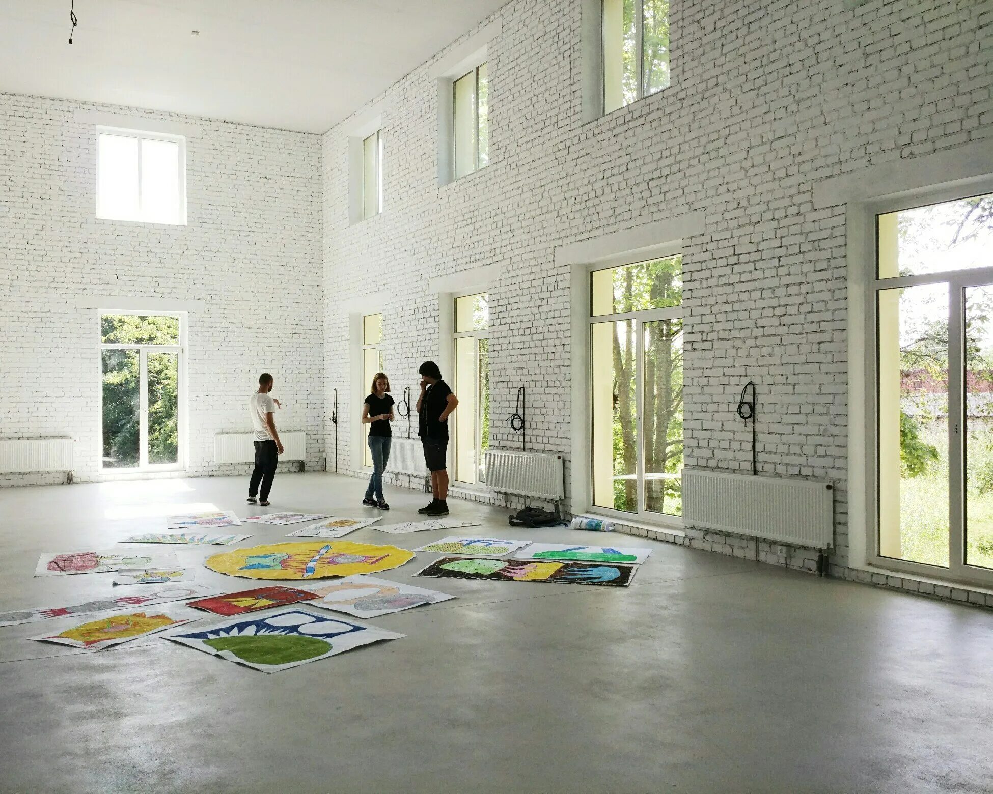 They are looking for an erudite and sincerely interested in modern art manager w