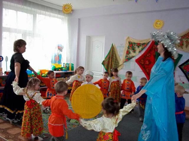 Масленица в детском саду. Праздник Масленица в детском саду. Украшение на Масленицу в детском саду. Детям о Масленице в детском саду. Сценарий утренника масленица