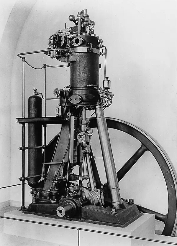 Первый дизельный двигатель 1897. Двигатель Рудольфа дизеля 1897.