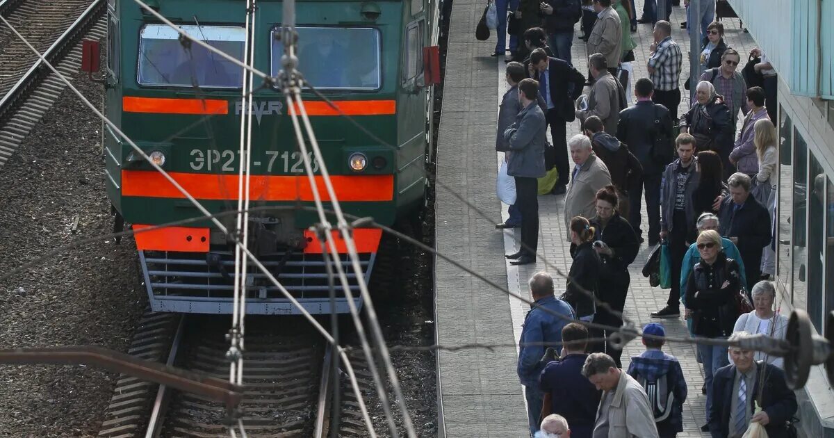 Задержка поезда на час. Задержка поезда. Задержки поездов Москва. Пригородный поезд. Зацеперы на Казанском направлении.