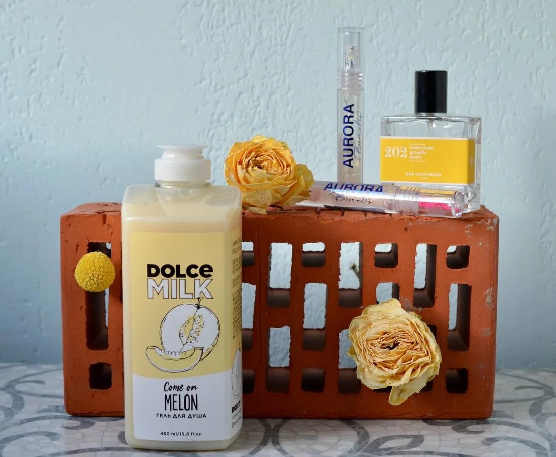 Dolce milk антисептик летуаль. Dolce milk dolce milk. Духи дольче милк женские. Дольче милк дезодорант дыня. Дольче милк новый.