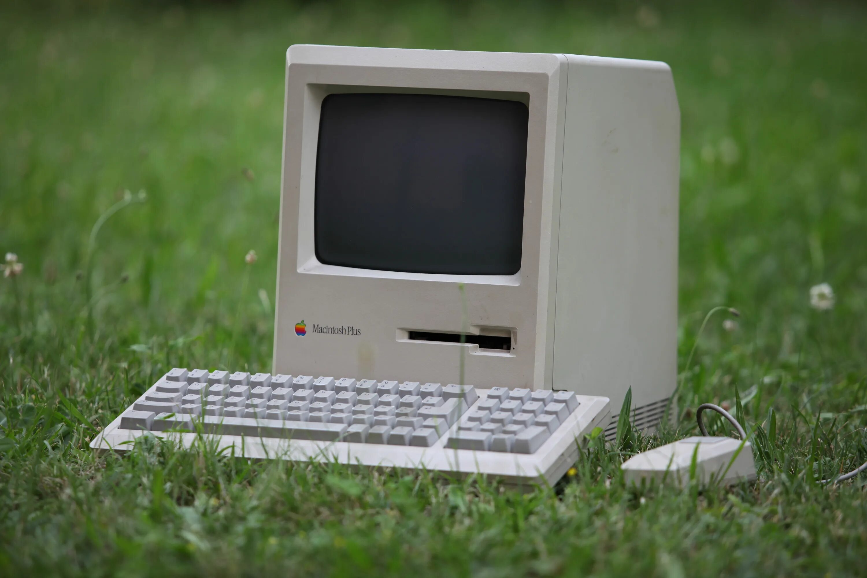 Old computer. Macintosh Plus 420. Apple Macintosh Plus 1986. Apple Macintosh Plus 1986 год. Макинтош Эппл 1986.