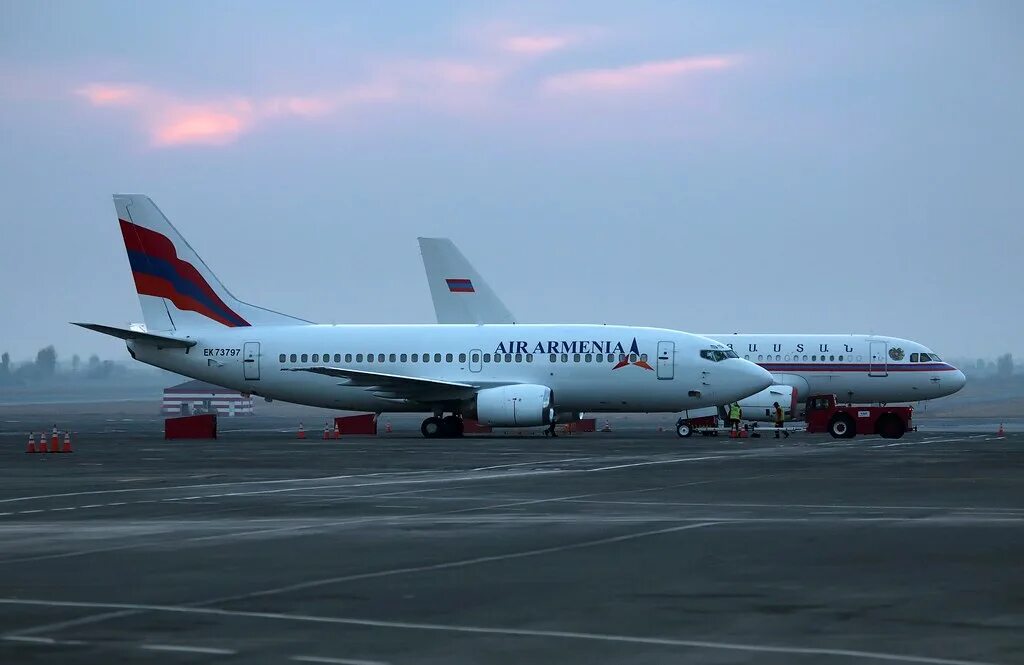 Armenia airlines. АИР Армения. Авиакомпания АИР Армения. Armenia Boeing 737. Аэробус 737 Air Armenia.