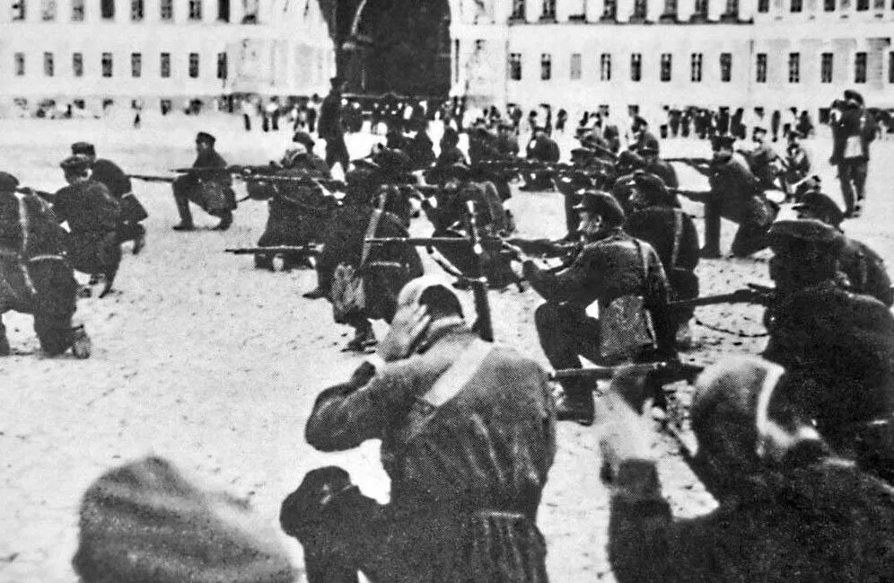 Ноябрь 1917 г. Октябрьская революция петроград 1917. 7 ноября 1917 петроград. революционная резня 1917 года. революция 1917 октябрьский переворот фото.