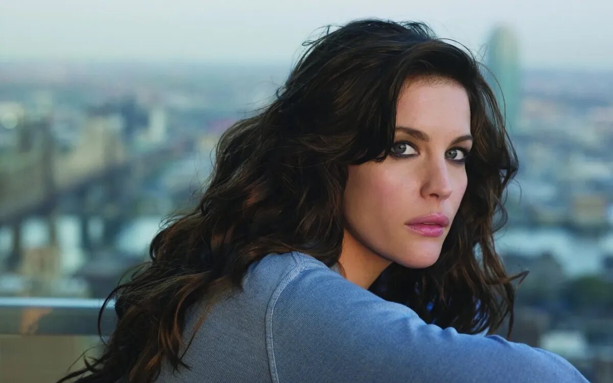 Брюнетка после. Liv Tyler.