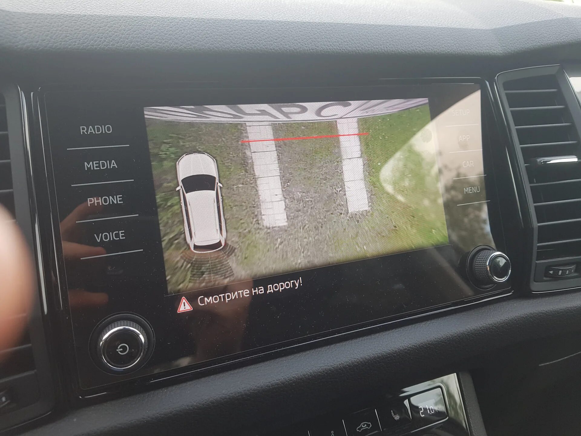 Подключение камеры заднего вида шкода кодиак Глюк камеры заднего вида Skoda Karoq, 1,4 л, 2021 года электроника DRIVE2
