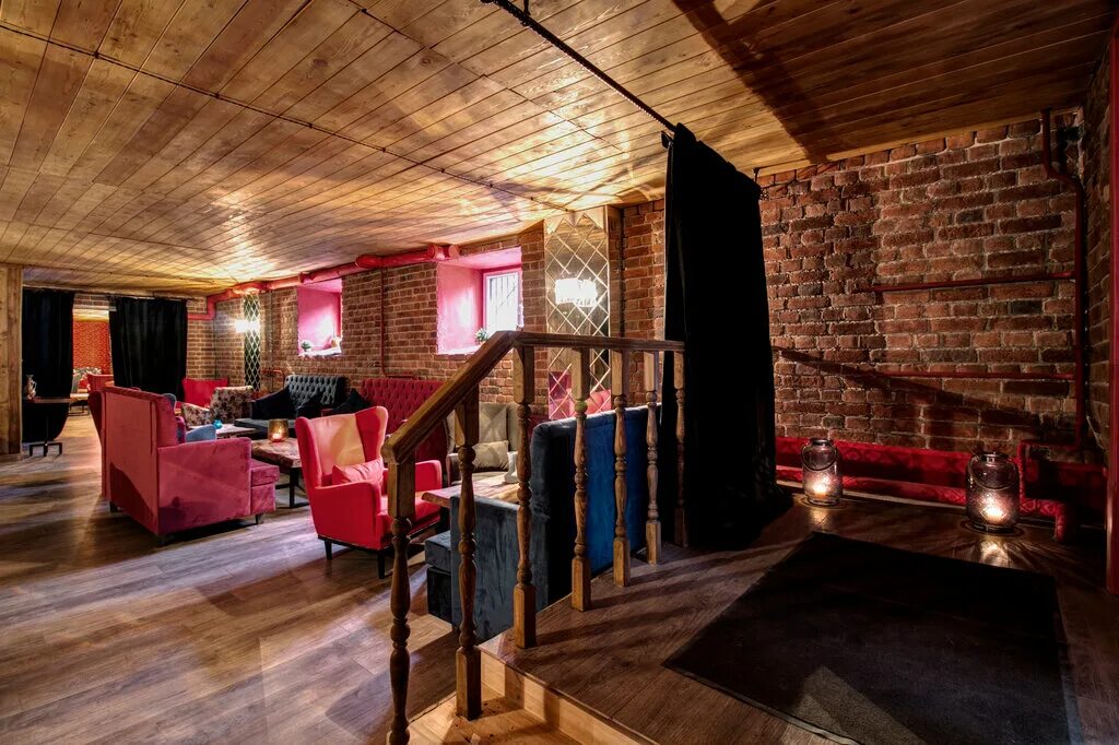 Сова пикалево кафе бар. Кафе полярные зори. Бар сова южно-сахалинск. Диско бар сова. Караоке станция сова.