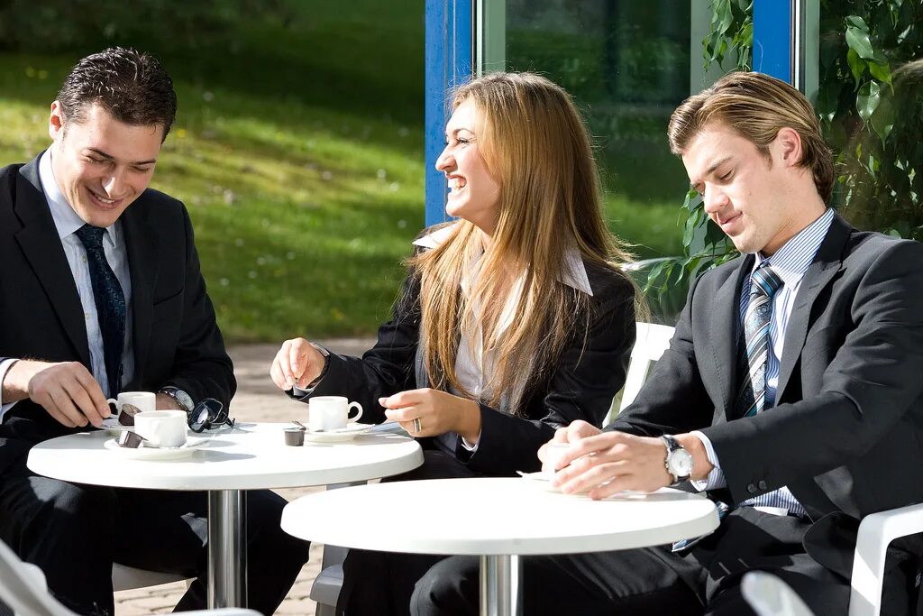 Генеральный менеджер отеля. Индустрия гостеприимства. Униформа для персонала. Профессия управляющий отелем. Персонал гостиницы.