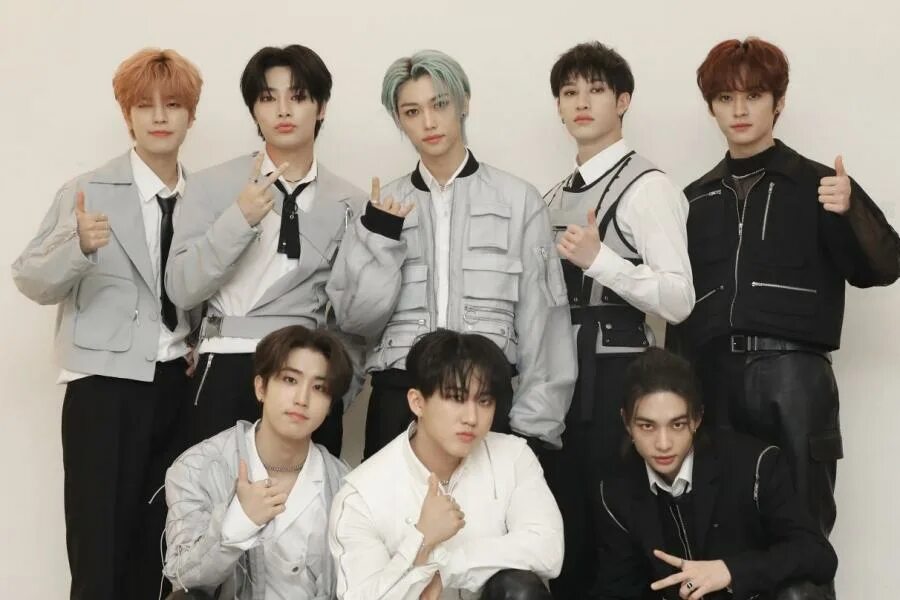 Группа stray kids. Топ stray kids. Stray kids top обложка. Stray kids top обложка. Фотографии stray kids.
