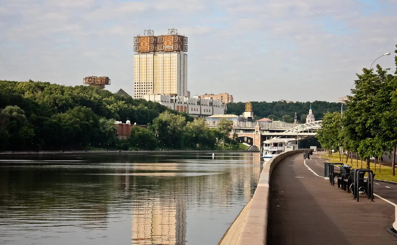 Левый берег москва реки