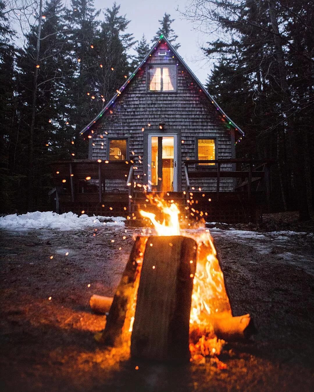 дом в огне. домик в лесу. дом в огне. дом горит. дом горит.