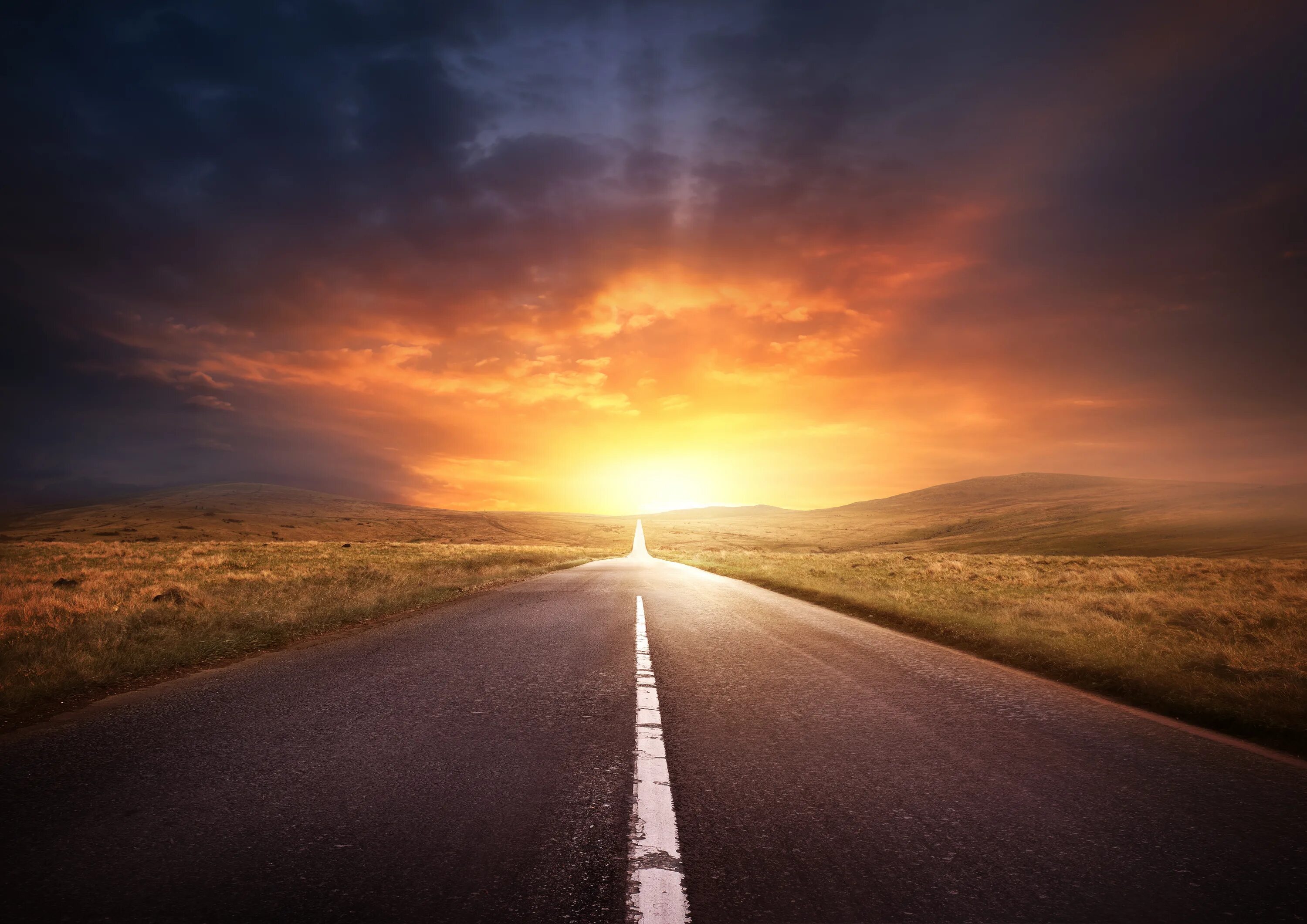 Make your own way. Картина дорога в закате солнца. sunset on road. the long road фото. highway sunset.